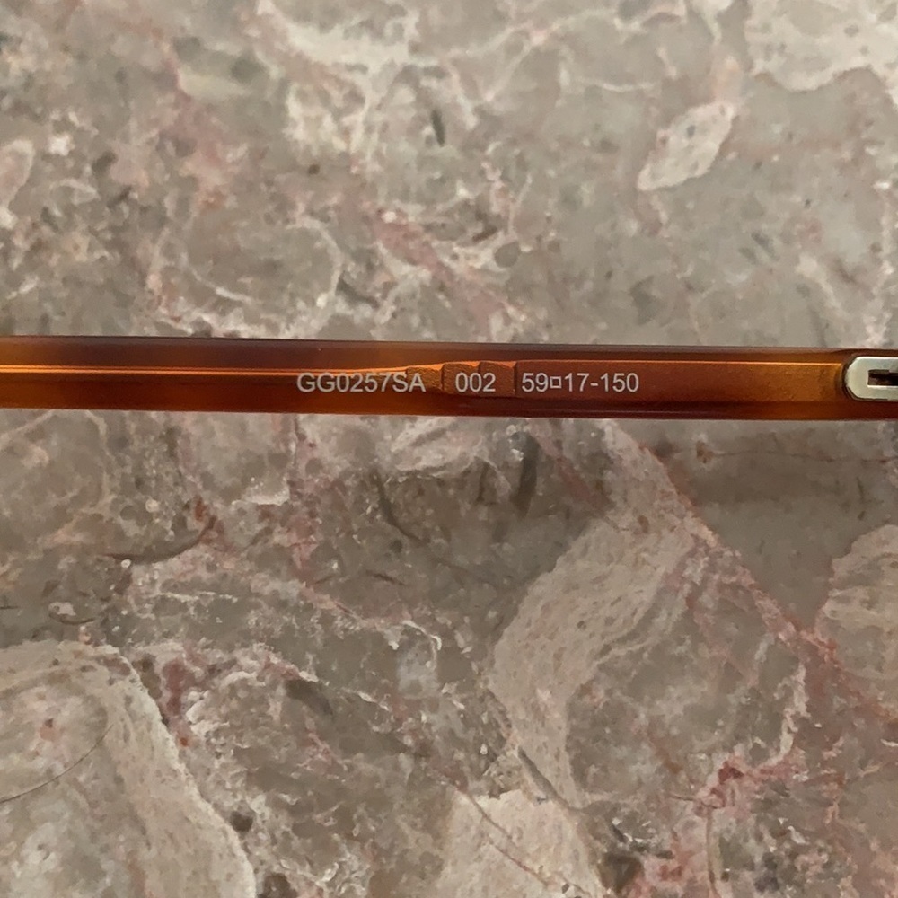 Brand new Gucci sunglasses - Picture 9 of 10